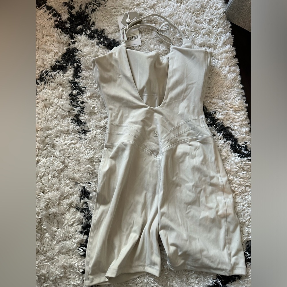 NWT Buffbunny legacy bodysuit bone size medium - Picture 2 of 2